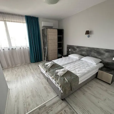 Apartamento And *